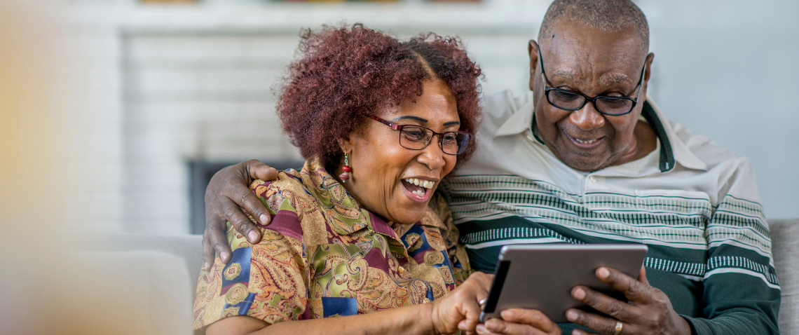 senior-couple-with-ipad